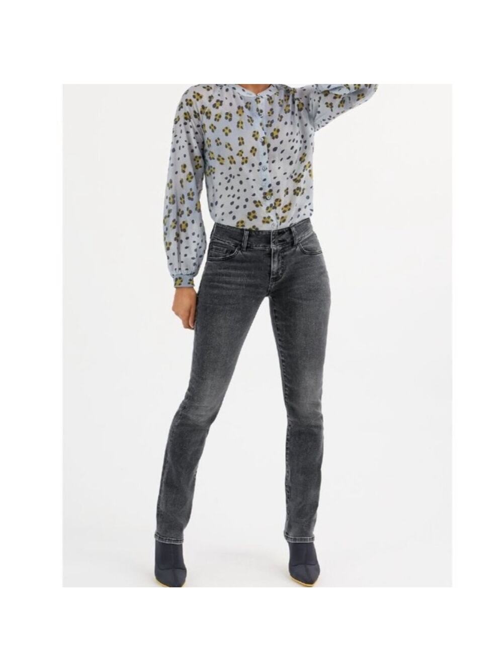 Cabi Style #4705 Slim Straight Black Jeans Cinch Straight Size 6